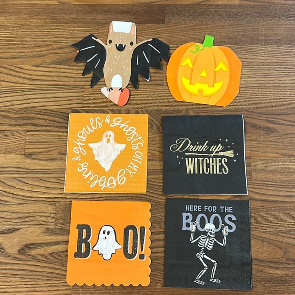 An assortment of 33 different napkins for Halloween entertaining - Picture 4 of 10